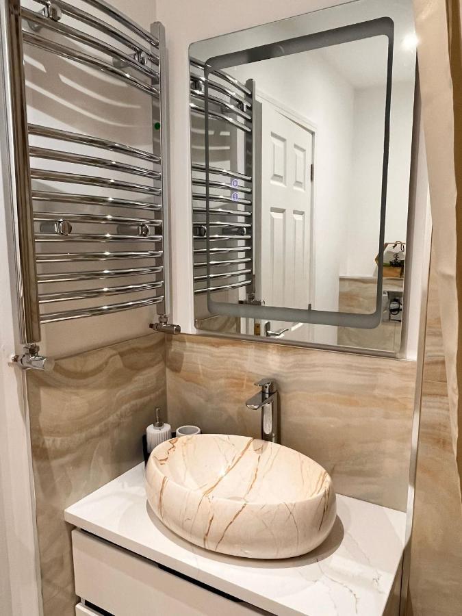 Luxurious Double Bedroom, Ensuite With Free Wifi. Oksford Zewnętrze zdjęcie