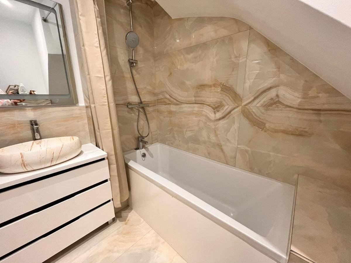 Luxurious Double Bedroom, Ensuite With Free Wifi. Oksford Zewnętrze zdjęcie