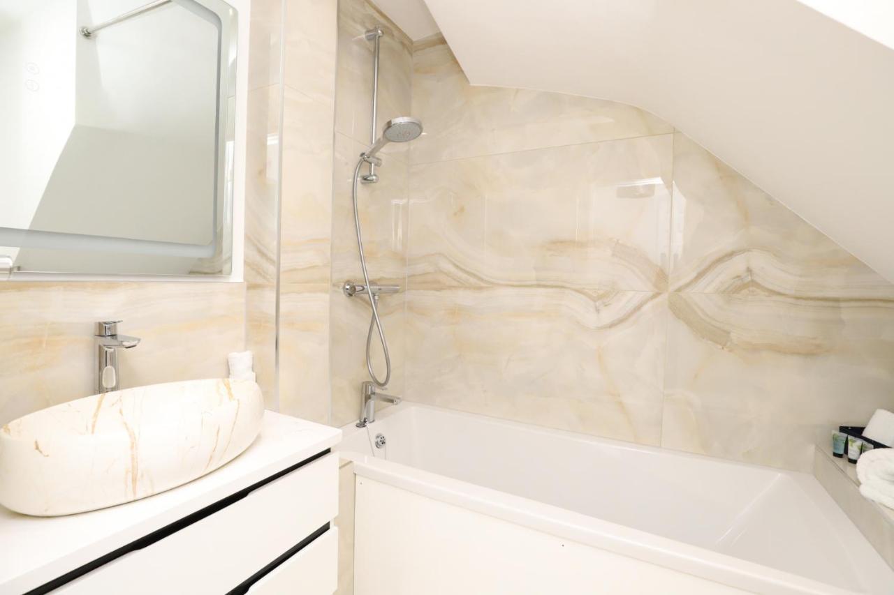 Luxurious Double Bedroom, Ensuite With Free Wifi. Oksford Zewnętrze zdjęcie